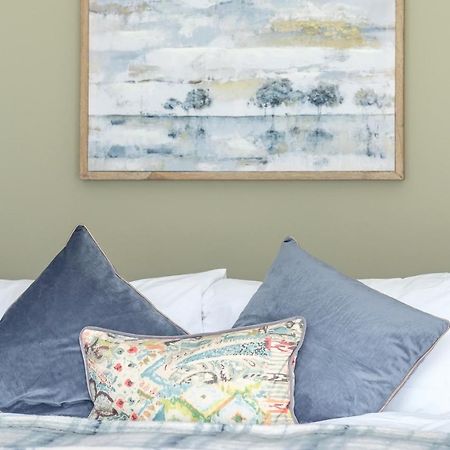 Dickens Suite- Cozy Suite 15Min Close To Gatwick Crawley  Exteriér fotografie