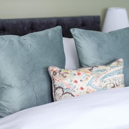 Dickens Suite- Cozy Suite 15Min Close To Gatwick Crawley  Exteriér fotografie