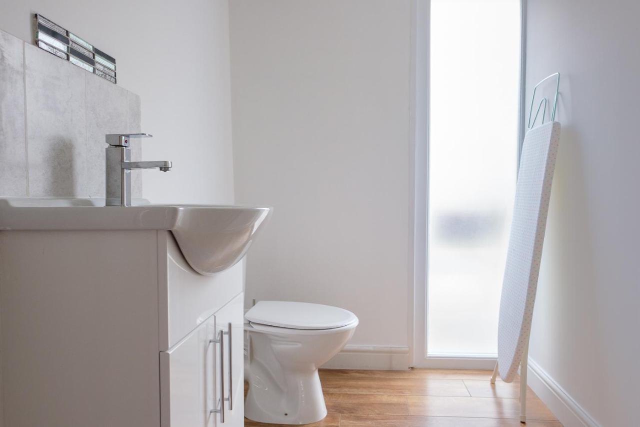 Dickens Suite- Cozy Suite 15Min Close To Gatwick Crawley  Exteriér fotografie