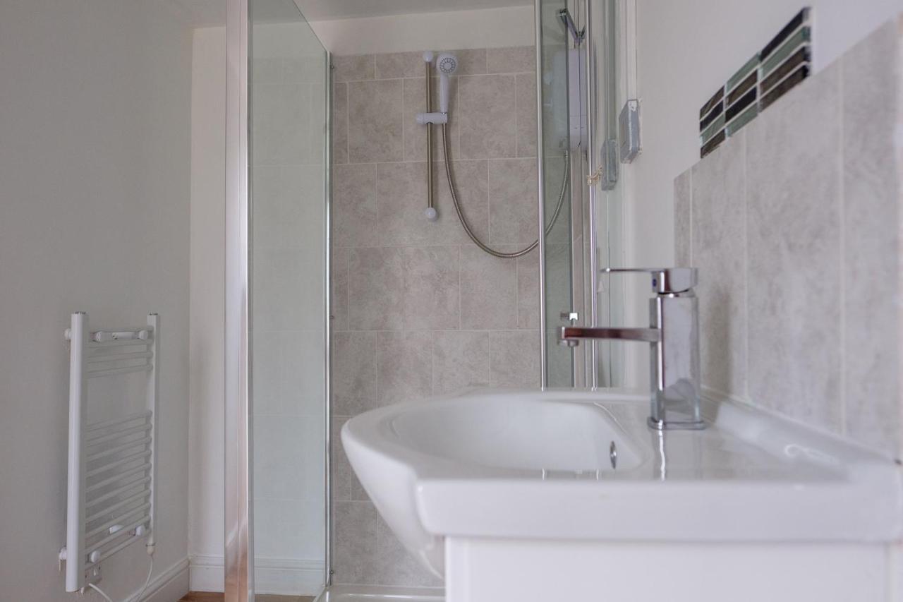 Dickens Suite- Cozy Suite 15Min Close To Gatwick Crawley  Exteriér fotografie