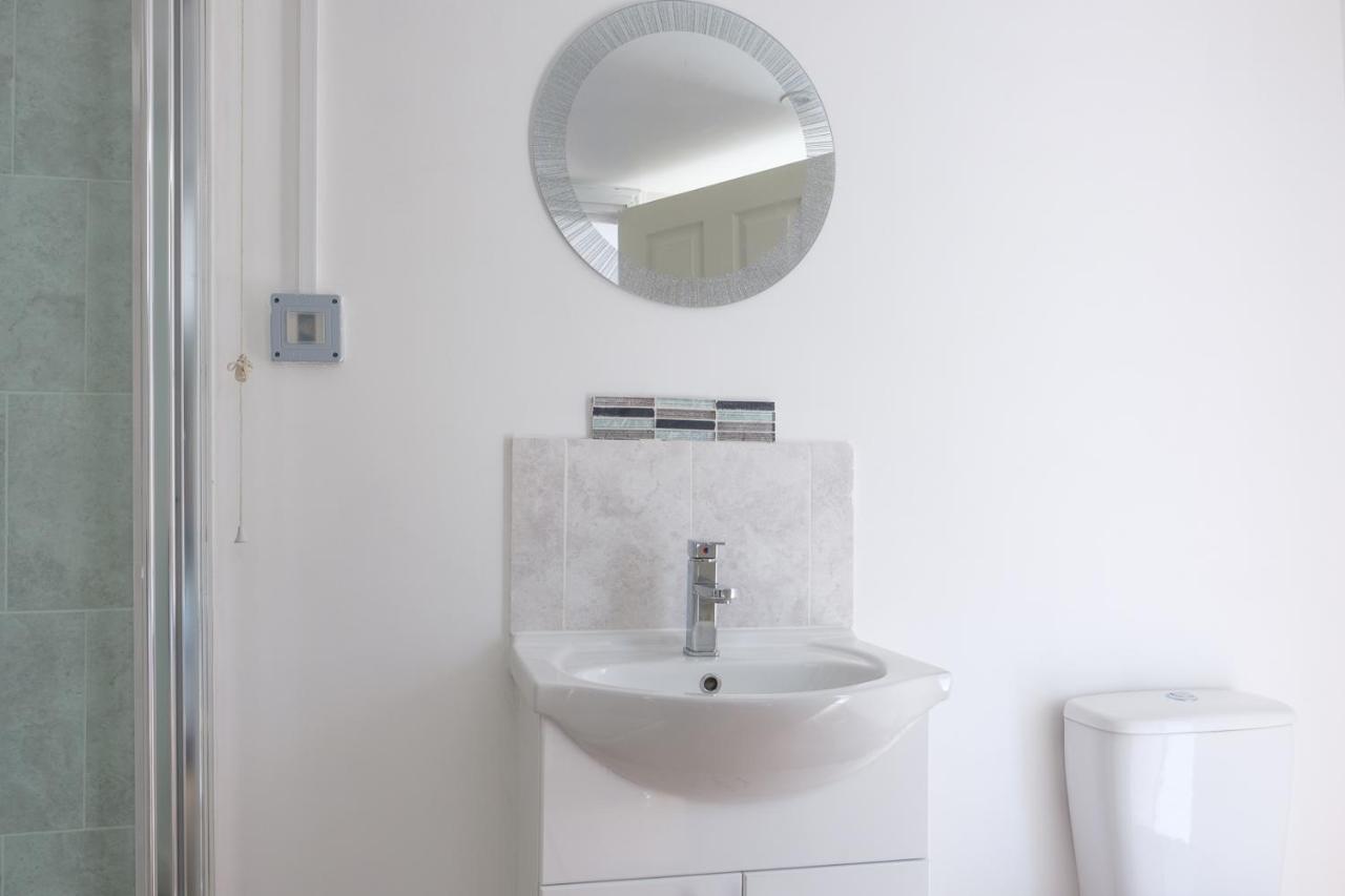 Dickens Suite- Cozy Suite 15Min Close To Gatwick Crawley  Exteriér fotografie